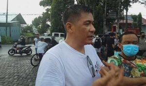 Harley-Mangindaan-disaat-warung-kobong-terbakar-Foto-Istimewa